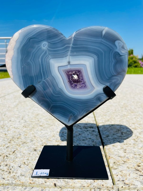 Wunderschönes blaues Herz aus Achat mit Amethystkristallen