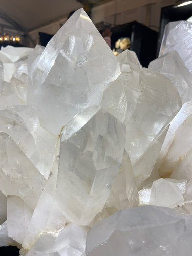 riesige Bergkristallgruppe aus Brasilien