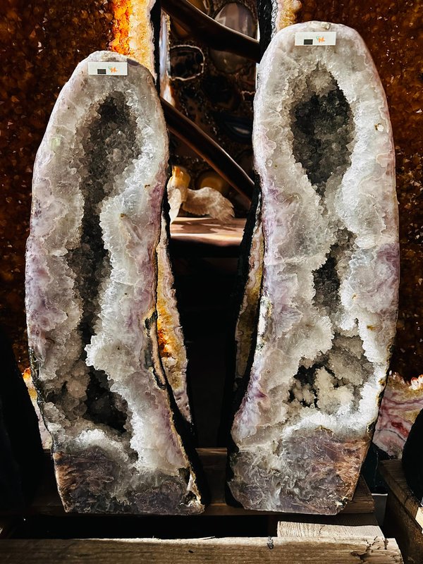 Seltenes weißes Amethyst-Drusen-Paar mit Kristall-Igeln und eines tollen Rand