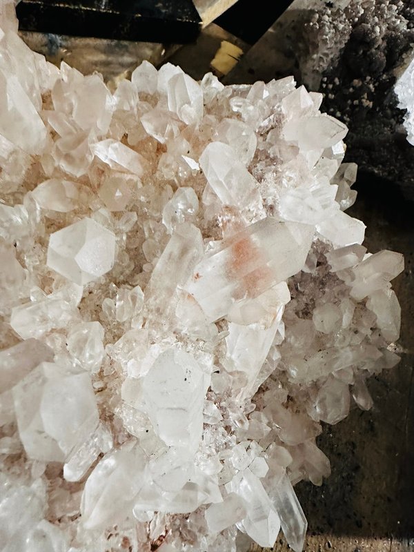 Tolle Bergkristall-Gruppe mit vielen klaren Spitzen
