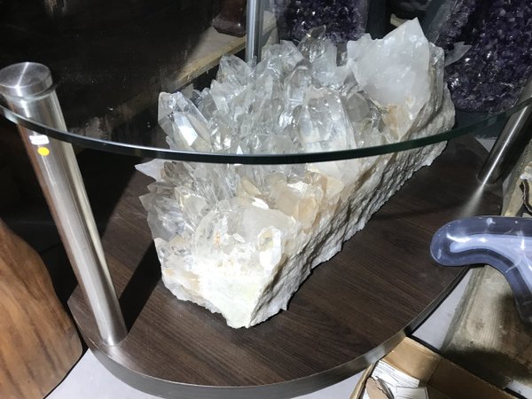 Bergkristall-Tisch