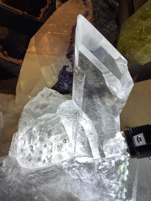 Marienglas aus einer Amethystdruse, sehr klare bizarre Selenitkristall-Gruppe aus Brasilien