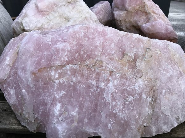 Rose quartz raw