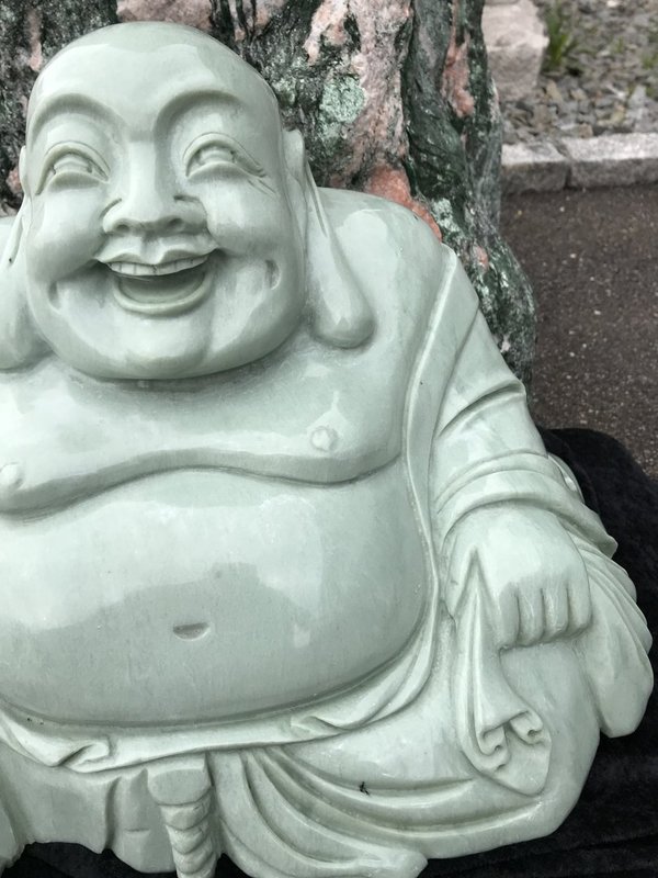 Jade-Buddha lachend aus Serpentin-Jade