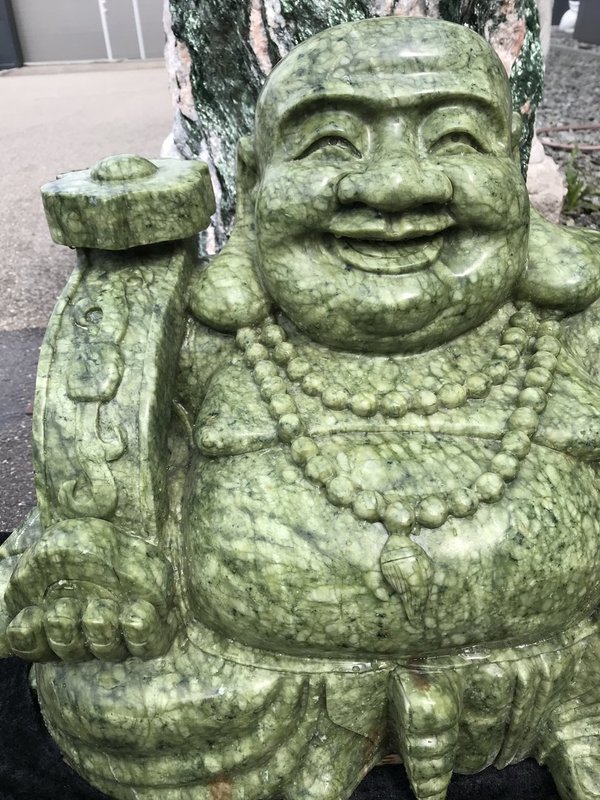 Jade-Buddha aus Nephrit-Jade, lachend, sitzend