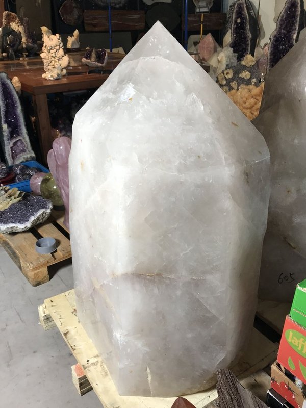 riesiger weißer Schneequarz Bergkristall-Erdenhüter Kristall aus Brasilien