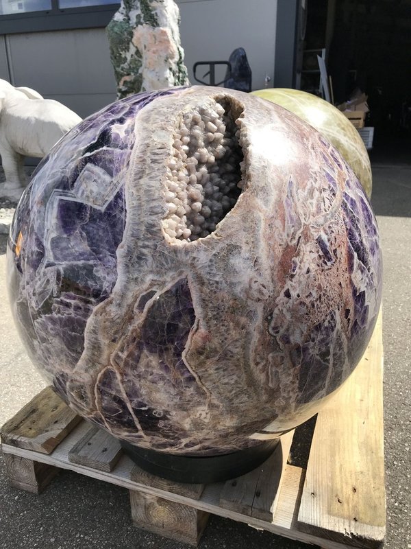 huge phantom amethyst ball 425 kg from Nigeria