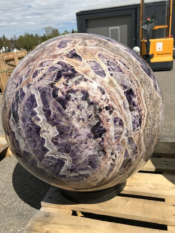 huge phantom amethyst ball 425 kg from Nigeria
