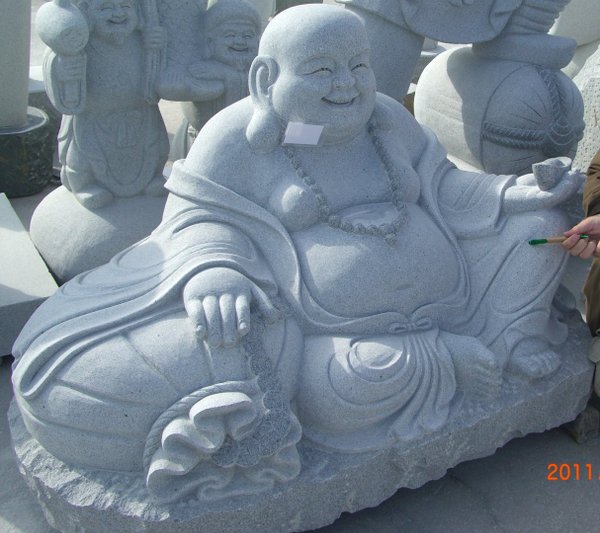 lachender Buddha aus Granit aus einem Stück, Hotei