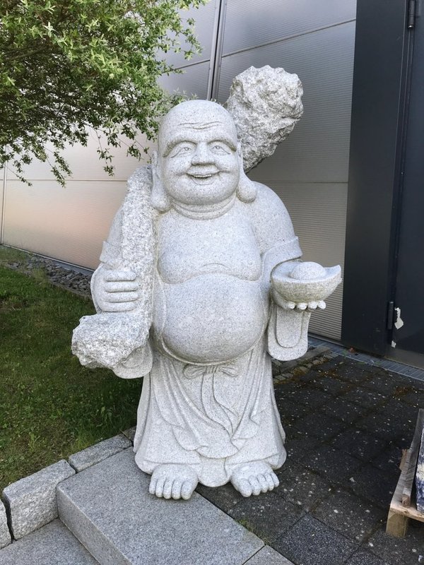 lachender, stehender Buddha aus Granit aus einem Stück, Hotei