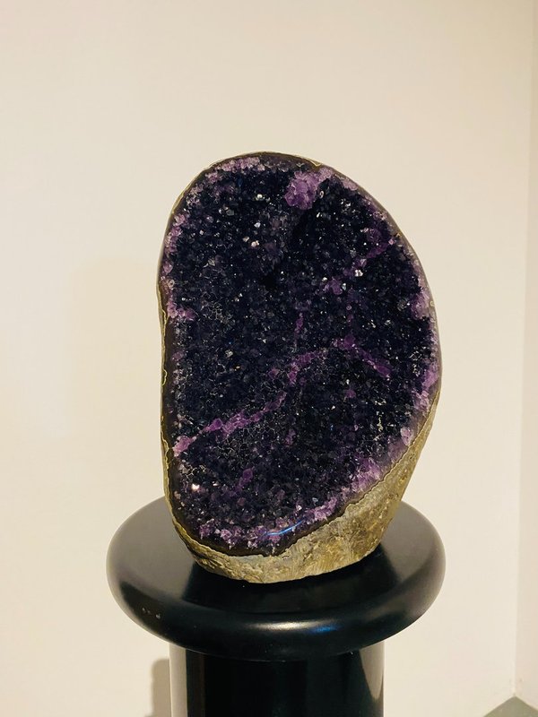 Oval amethyst druse in bright color from Uruguay