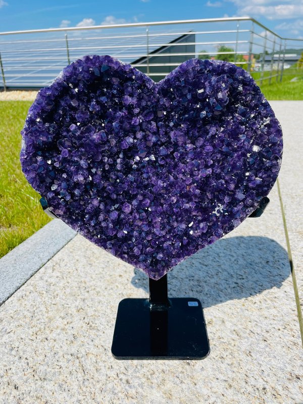 Traumhaft schönes großes Amethyst-Herz aus Uruguay in bester Farbe und Qualität