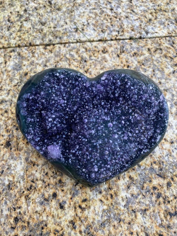 Beautiful amethyst heart with great agate border