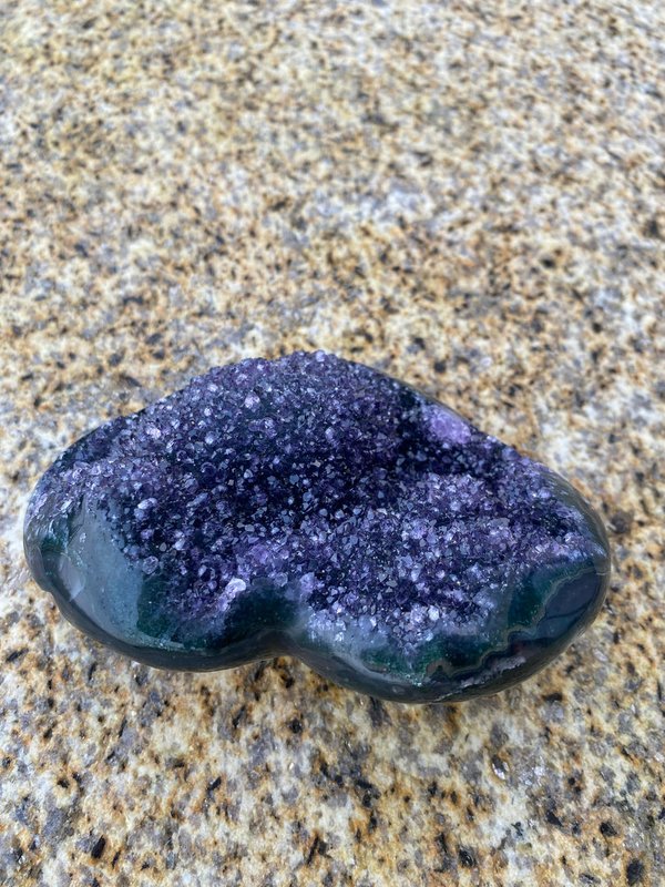 Beautiful amethyst heart with great agate border