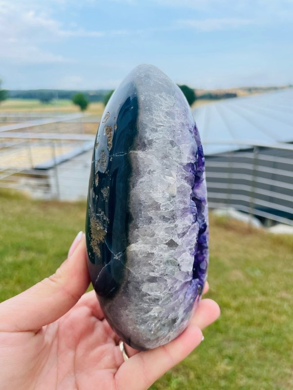 Unique oval amethyst druse in the best colour