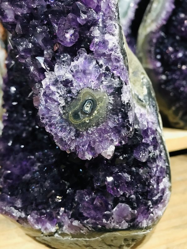 Uruguay amethyst druse with great color and agate/amethyst flower