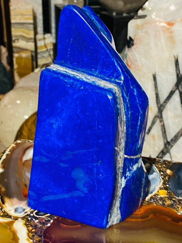 Lapis lazuli object in great shape