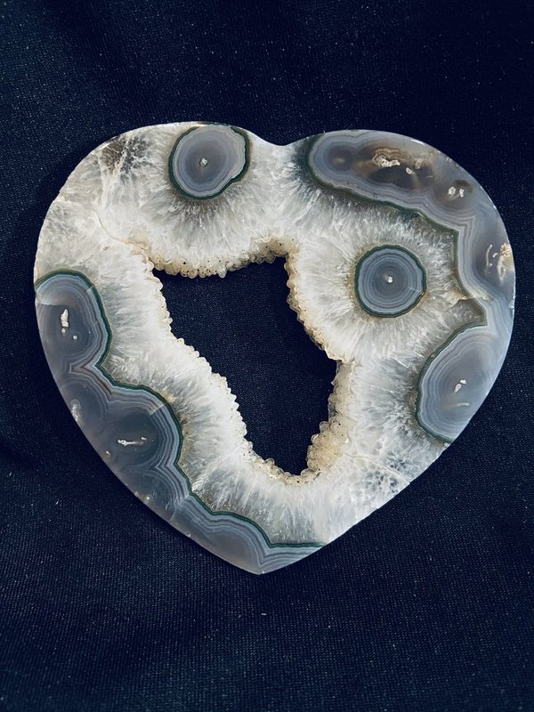 exceptionally beautiful heart of green-blue agate and rock crystal with a great crystal opening