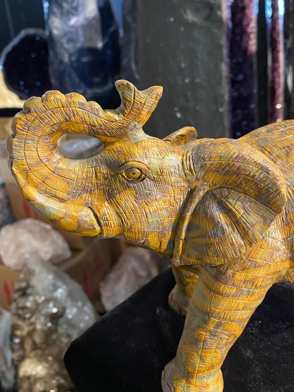 Elephant carved from brecciated jasper