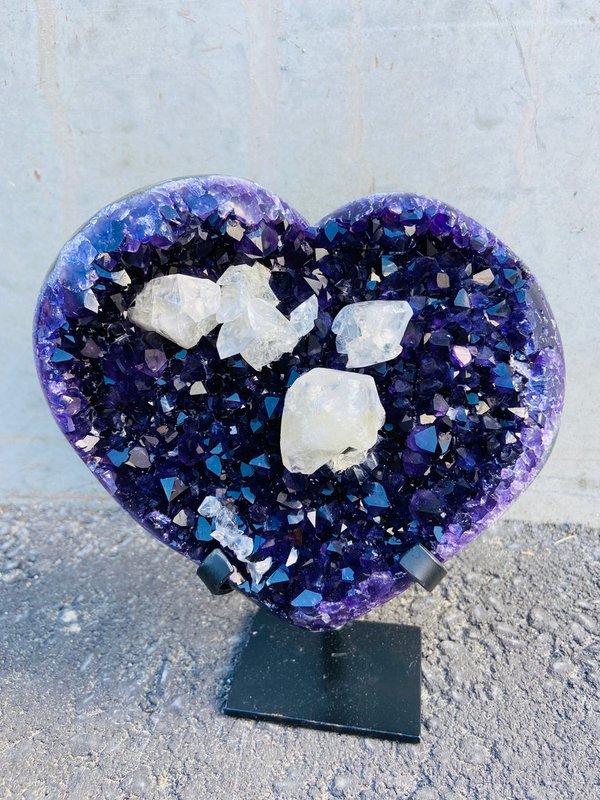 Amethyst heart from Brazil with stand