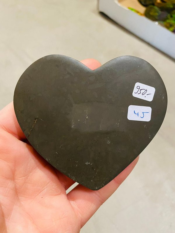 Beautiful opalescent heart - Ammolite heart