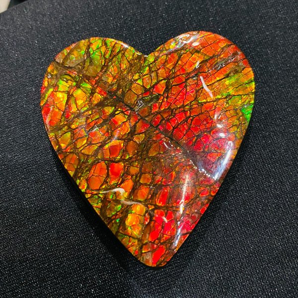 Tolles Rot / Grünes opalisierendes Herz - Ammolite Herz