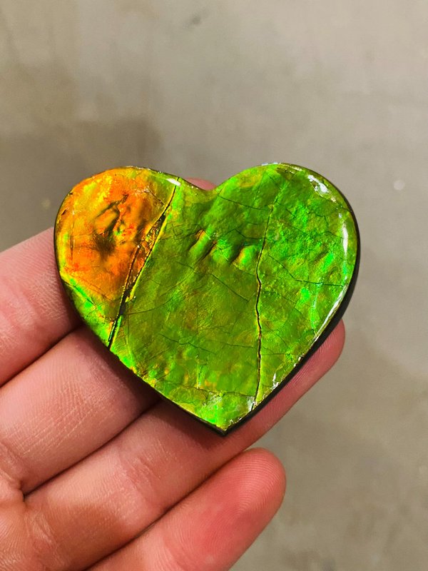 Grünes opalisierendes Herz - Ammolite Herz