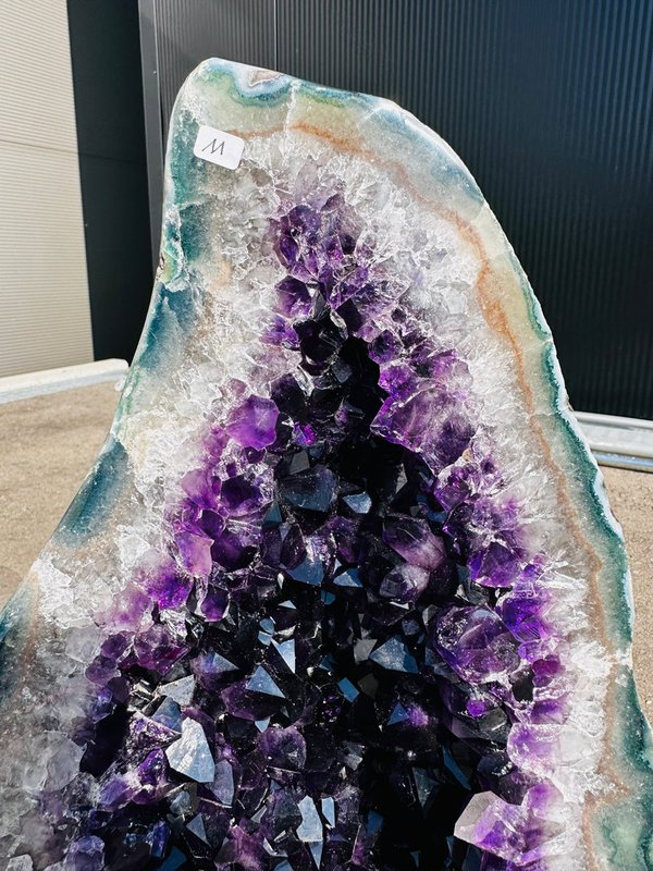 Beautiful amethyst druse with great agate rim from Uruguay
